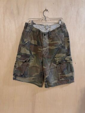 Vintage Y2K Hollister Men's Camouflage Cargo Shorts - Olive Green/Brown